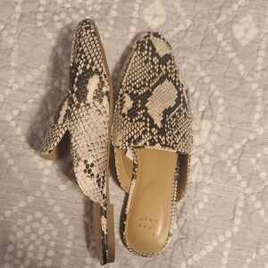 *Never Worn* a new day Black and White Snakeskin Mules